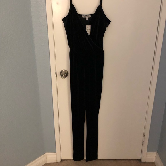 NWT Nordstrom Rack black velvet jumpsuit in S - Picture 1 of 4